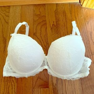 Victoria’s Secret white lace bra 34C